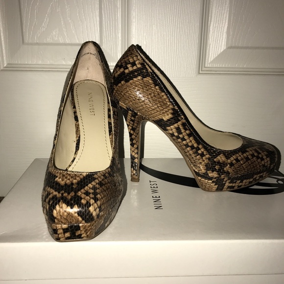 Snake Print Pumps - Picture 2 of 3